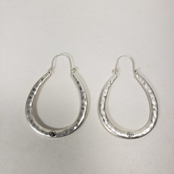 Women's Stunning Hammered Silver-tone Hook Earrings with Crystal - Picture 6 of 10